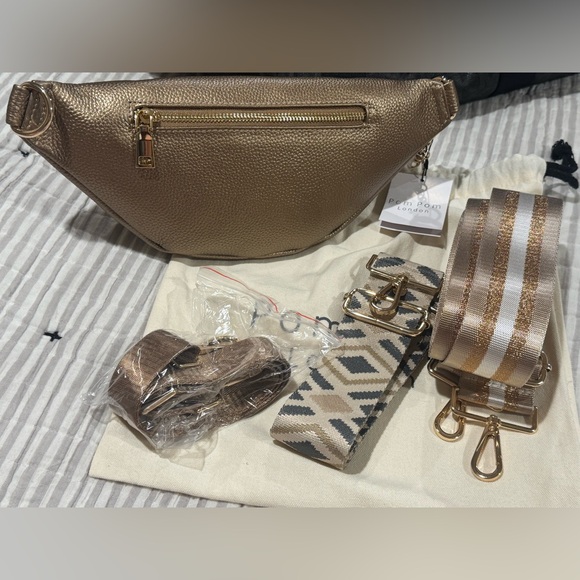Brand new with tags Pom Pom London metallic bum bag, three straps and dust bag - Picture 2 of 6